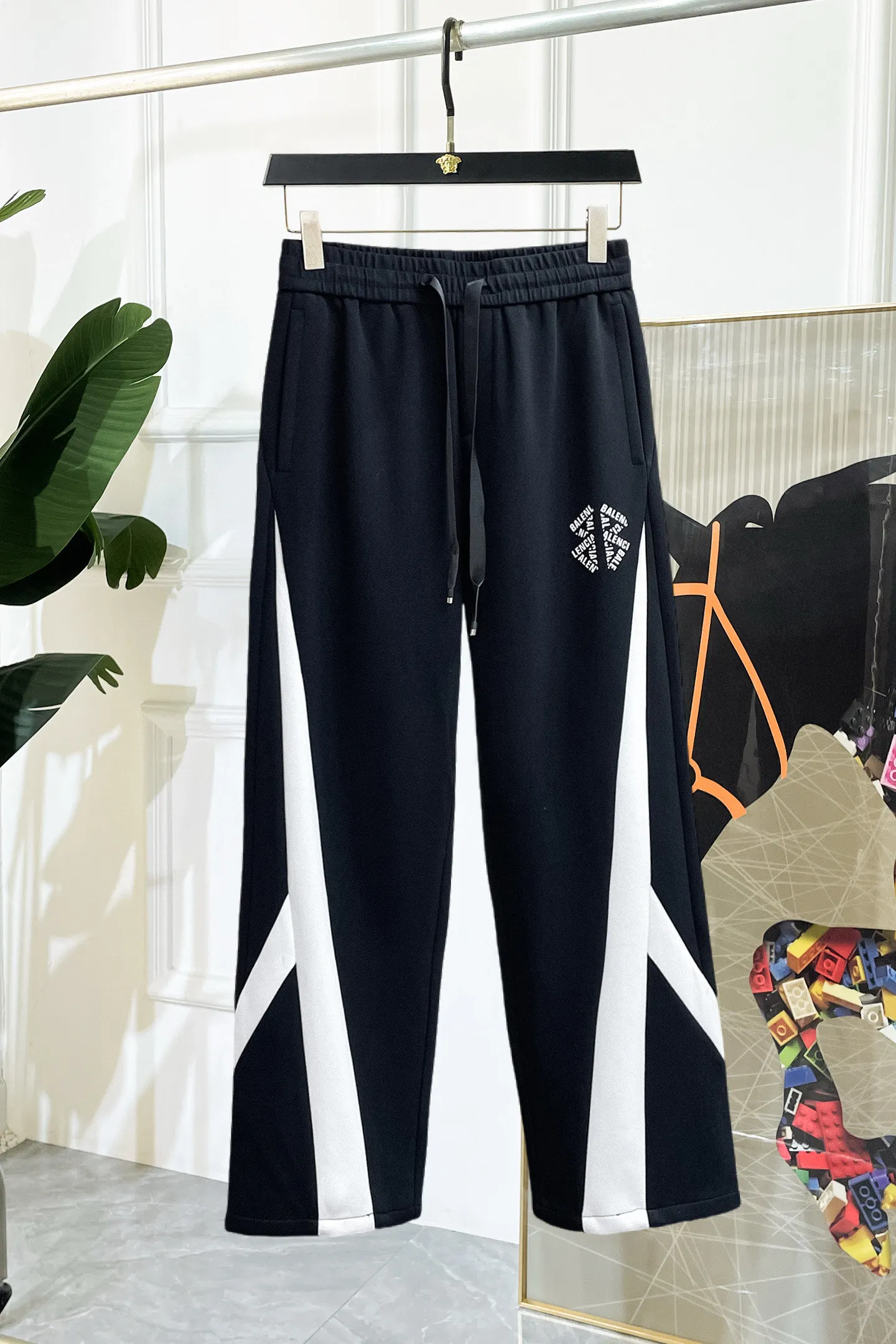 Balenciaga [High Version] 2026 Autumn and Winter latest products, available at counters at the same time, Original product, fashionable casual trousers and casual trousers, using imported original fabrics, top-grade embroidery 🪡 craft letter pattern logo, original hardware accessories decoration, simple yet fashionable, fashionable and handsome upper body, Sizes: M-3XL